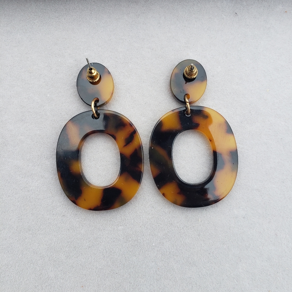 49. Tortiose Shell Dangle Stud Earrings - Picture 4 of 5
